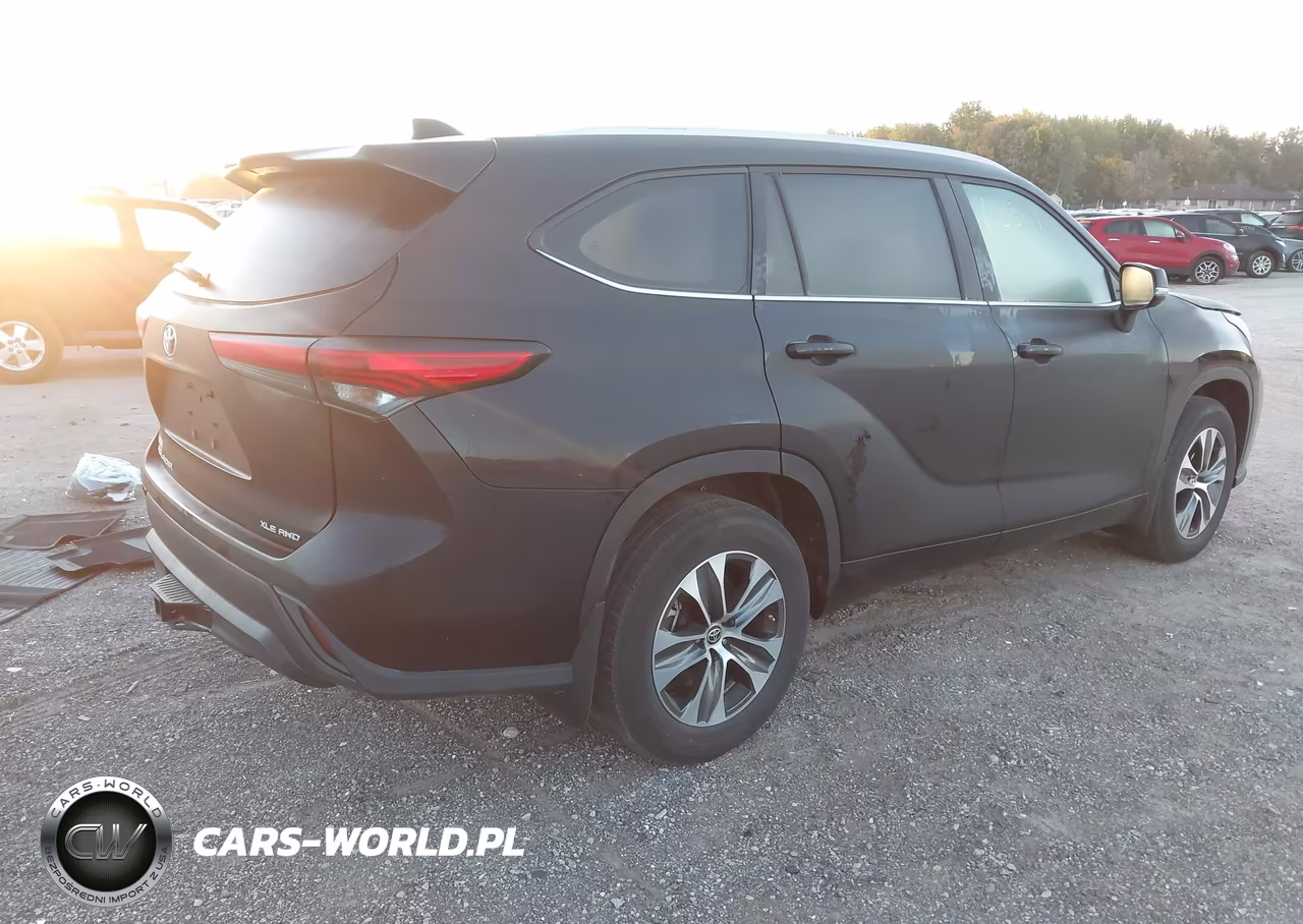 2022 Toyota Highlander Xle VIN:5TDHZRBH5NS252900 - 4