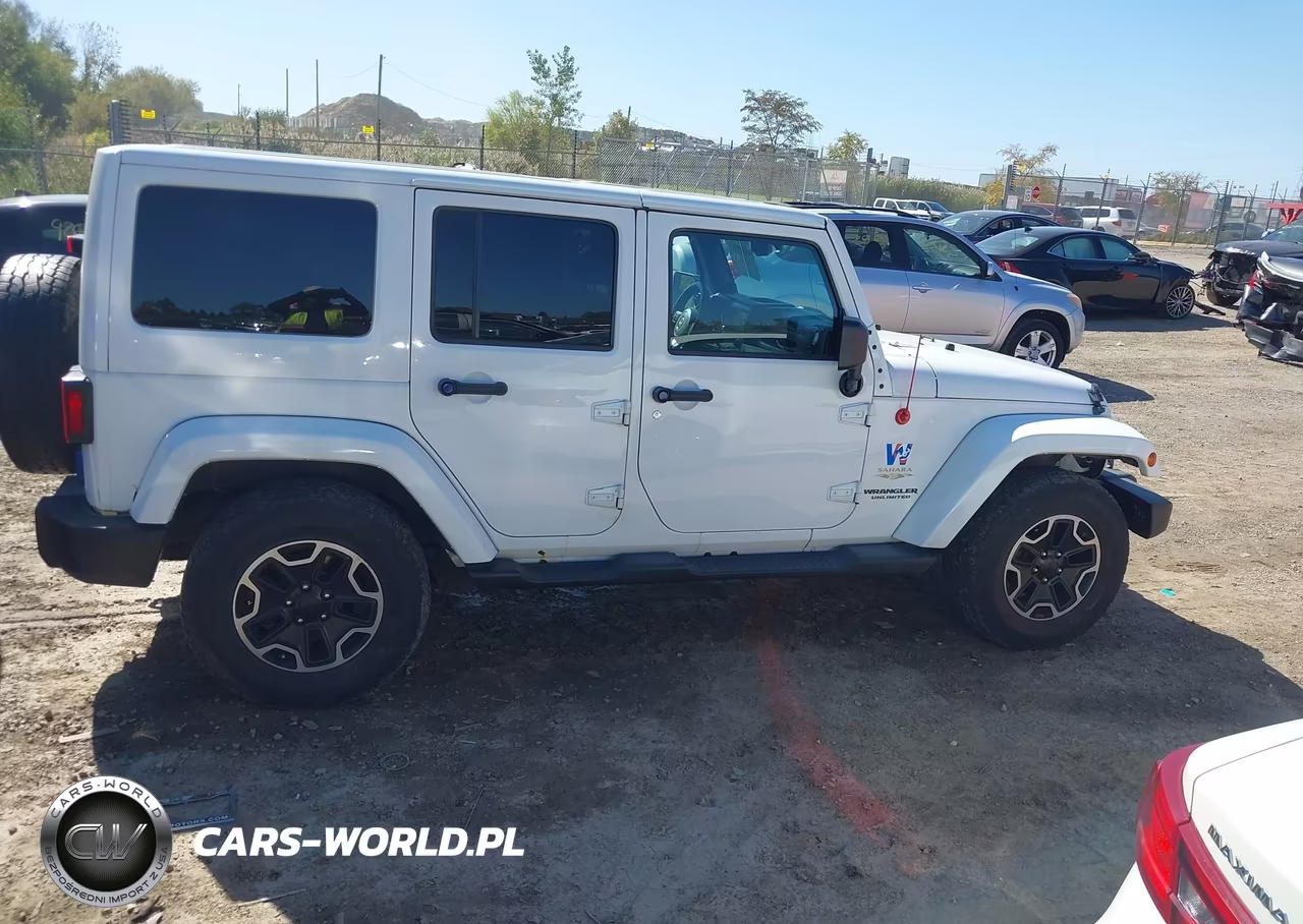 2013 Jeep Wrangler Unlimited Sahara VIN:1C4HJWEG8DL627154 - 13