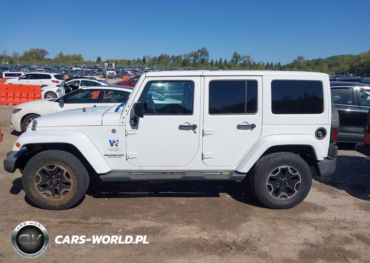 2013 Jeep Wrangler Unlimited Sahara VIN:1C4HJWEG8DL627154 - 14