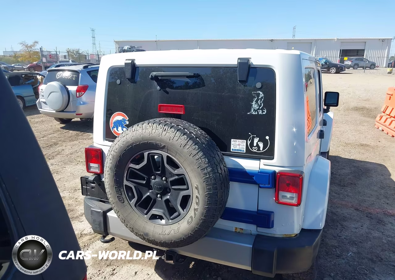 2013 Jeep Wrangler Unlimited Sahara VIN:1C4HJWEG8DL627154 - 16