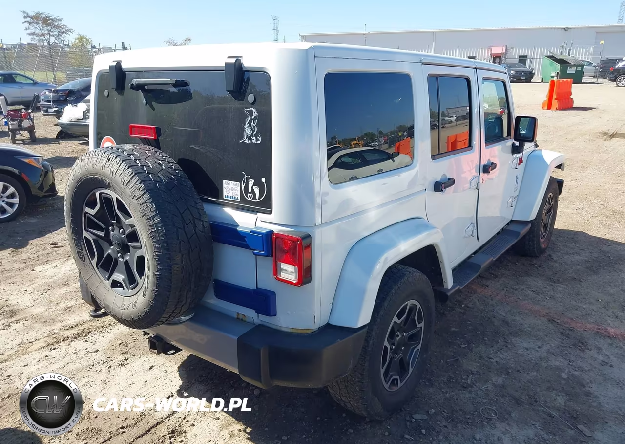2013 Jeep Wrangler Unlimited Sahara VIN:1C4HJWEG8DL627154 - 4