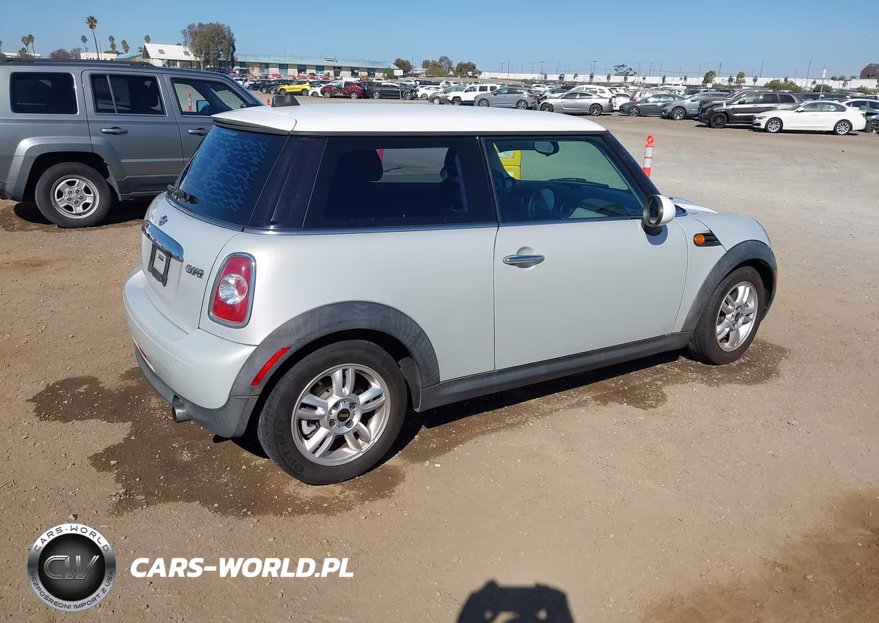 2013 Mini Hardtop Cooper VIN:WMWSU3C57DT687372 - 4
