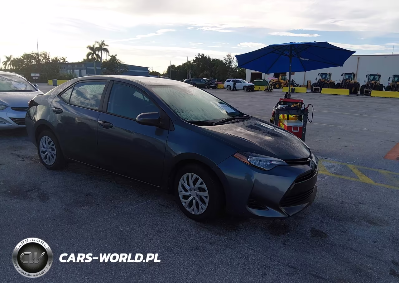 2018 Toyota Corolla Le VIN:2T1BURHE7JC123576 - 1