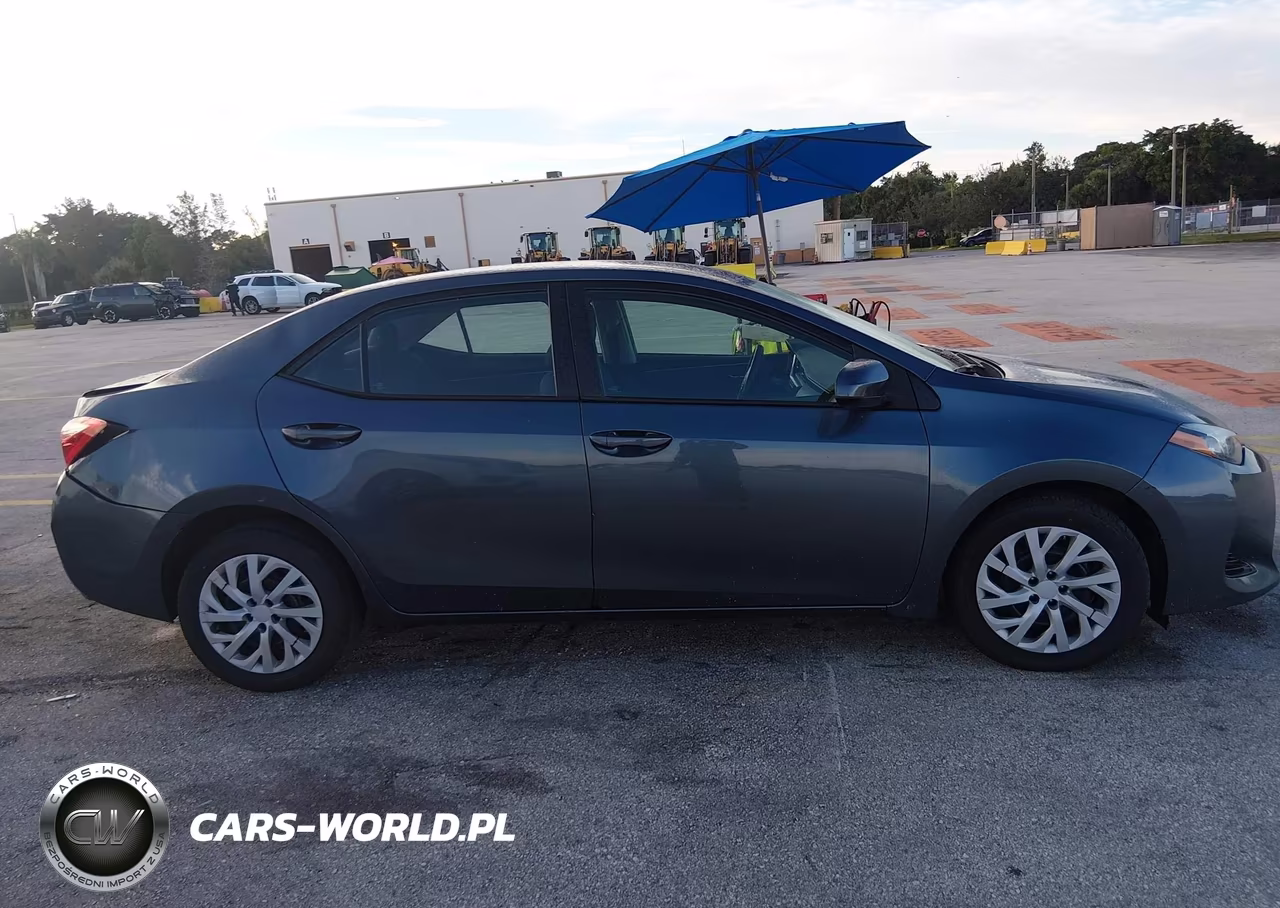 2018 Toyota Corolla Le VIN:2T1BURHE7JC123576 - 13