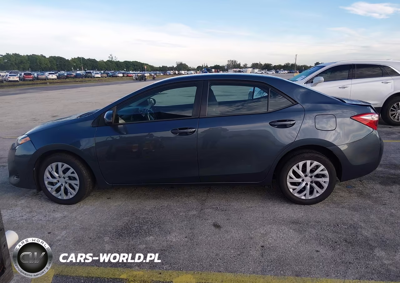 2018 Toyota Corolla Le VIN:2T1BURHE7JC123576 - 14