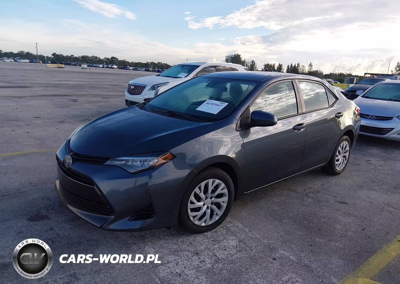 2018 Toyota Corolla Le VIN:2T1BURHE7JC123576 - 2