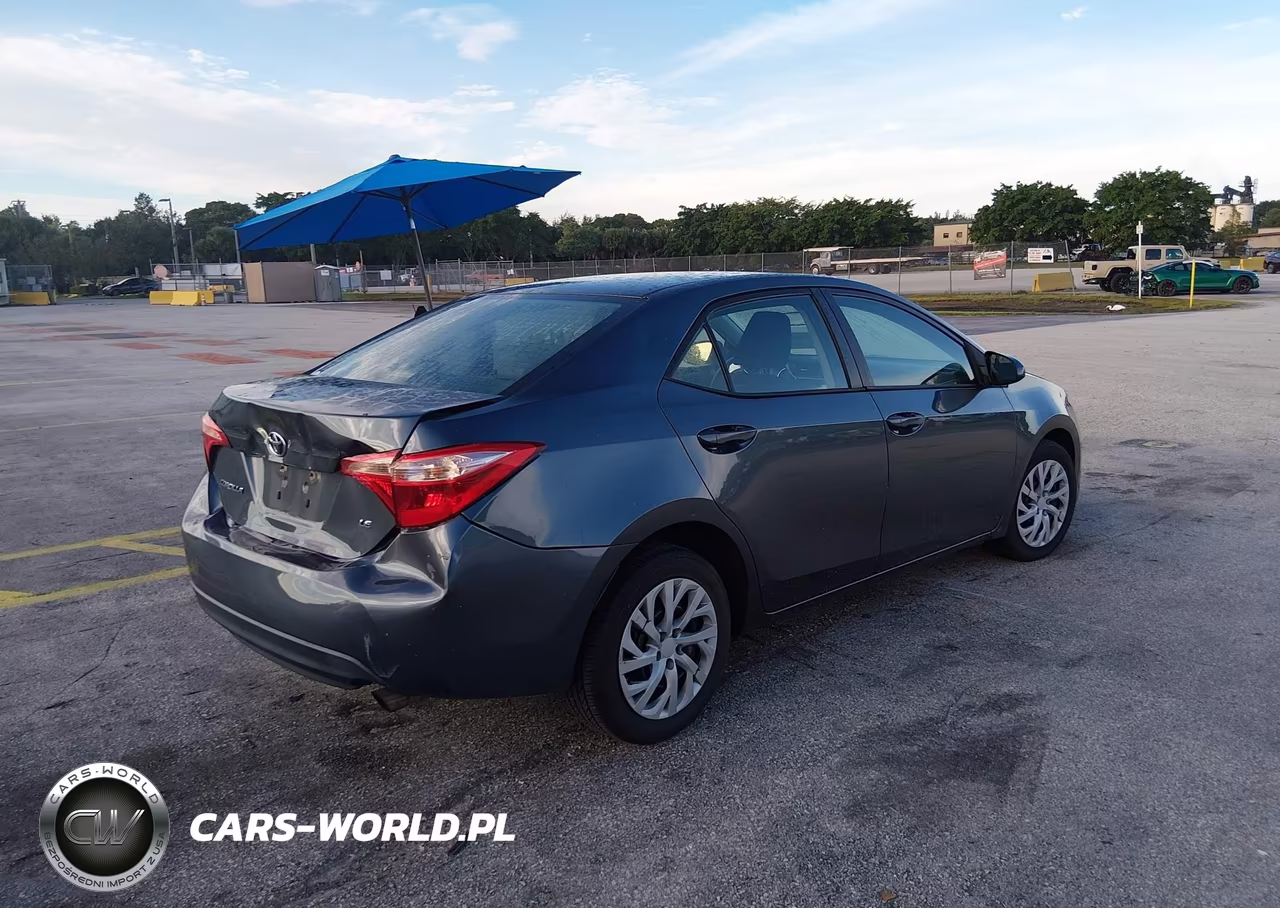 2018 Toyota Corolla Le VIN:2T1BURHE7JC123576 - 4