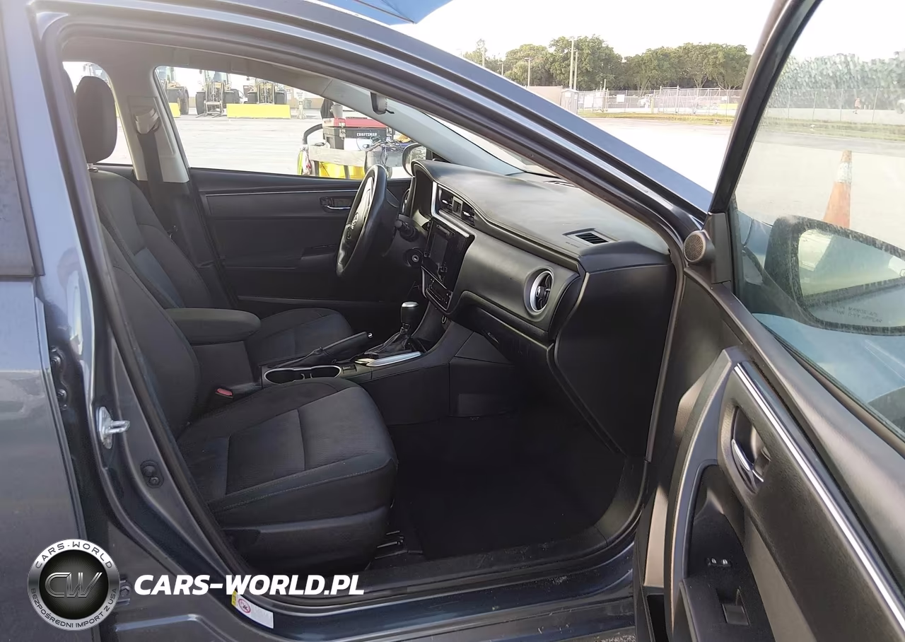 2018 Toyota Corolla Le VIN:2T1BURHE7JC123576 - 5