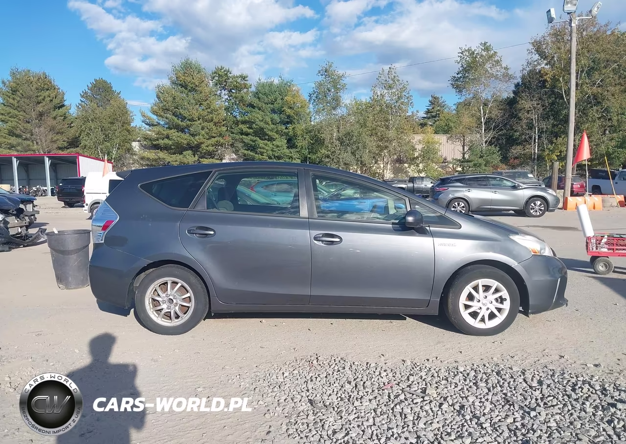 2013 Toyota Prius V Two VIN:JTDZN3EUXD3199312 - 13