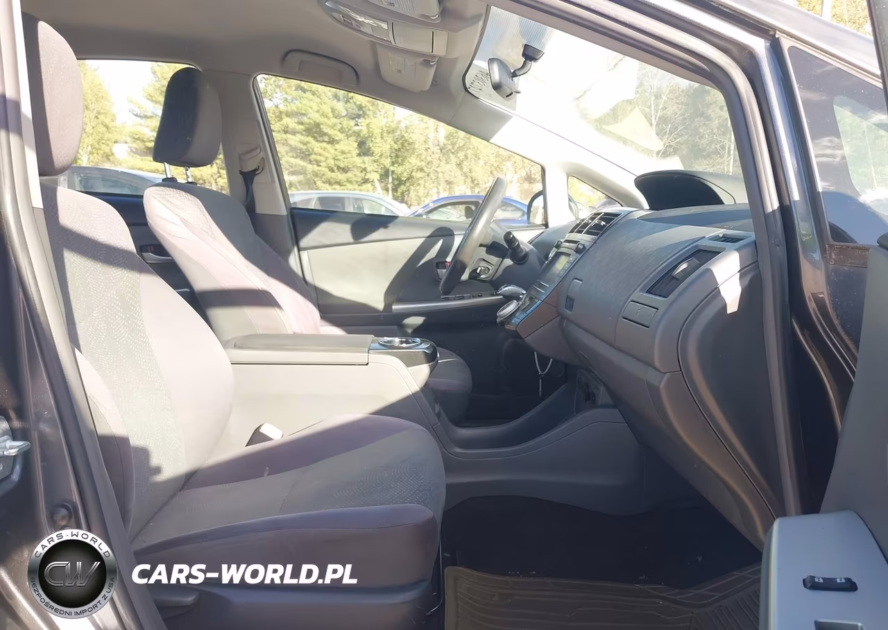2013 Toyota Prius V Two VIN:JTDZN3EUXD3199312 - 5