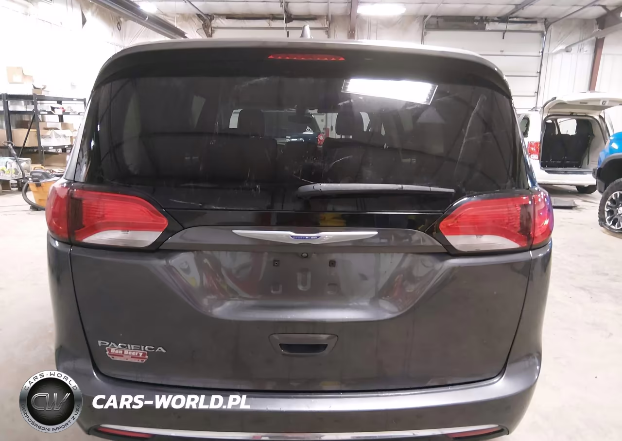 2018 Chrysler Pacifica Touring L VIN:2C4RC1BG2JR246795 - 17