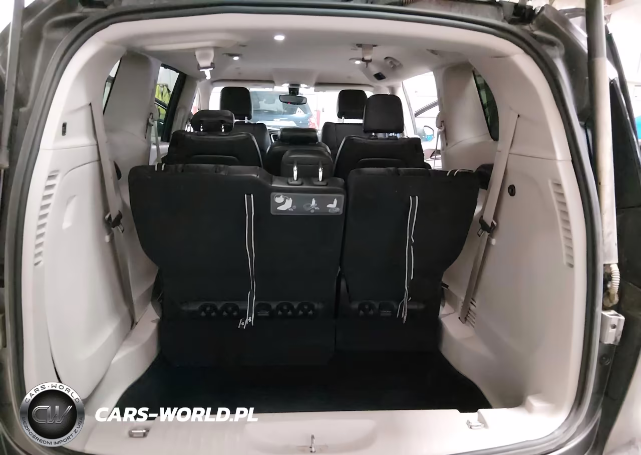 2018 Chrysler Pacifica Touring L VIN:2C4RC1BG2JR246795 - 18