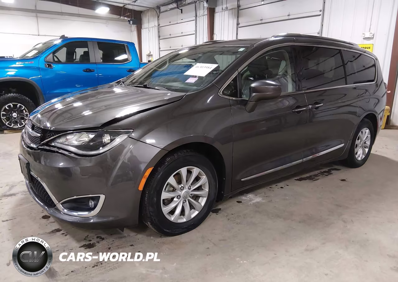 2018 Chrysler Pacifica Touring L VIN:2C4RC1BG2JR246795 - 2