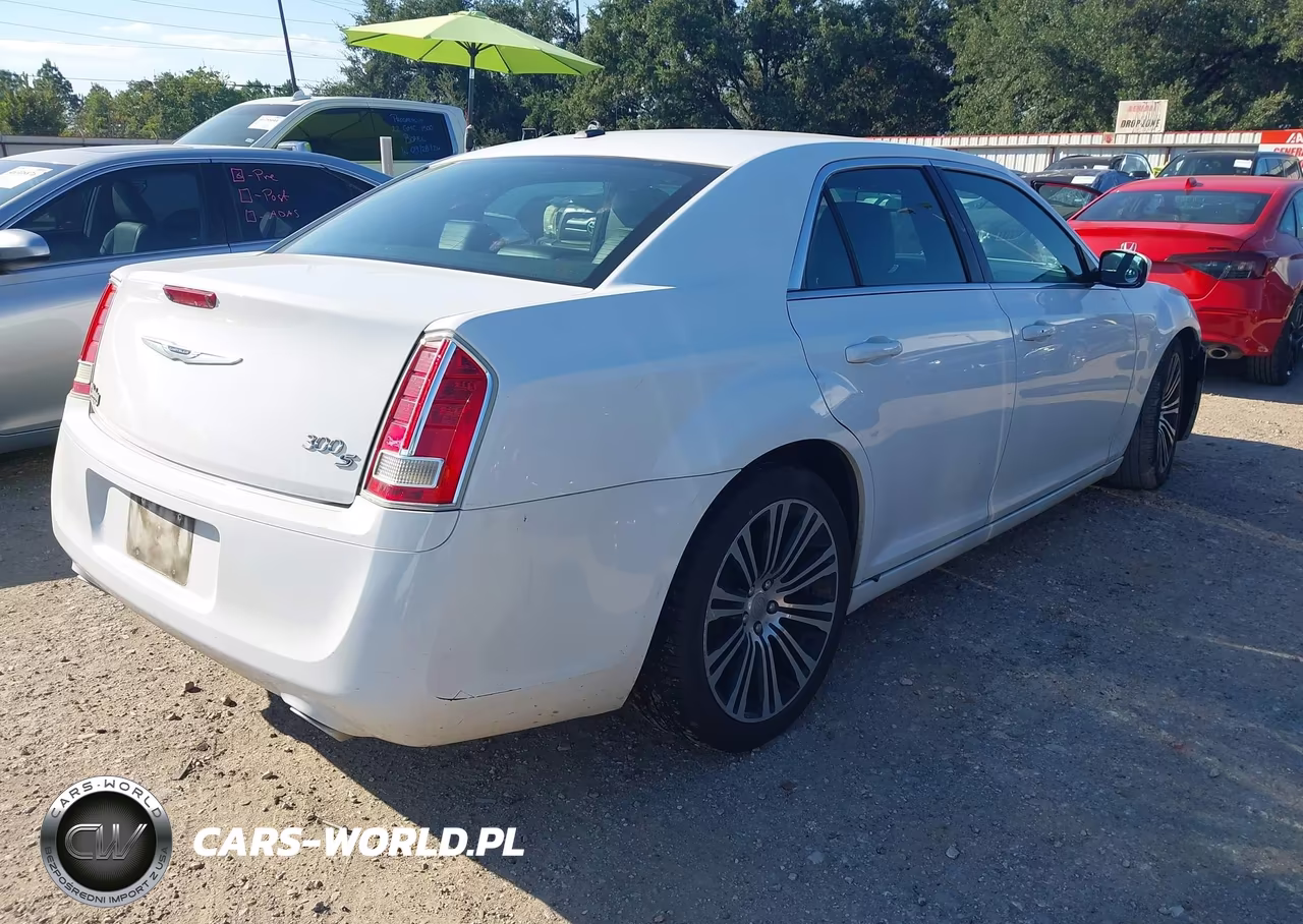 2014 Chrysler 300 300S VIN:2C3CCABG4EH181244 - 4