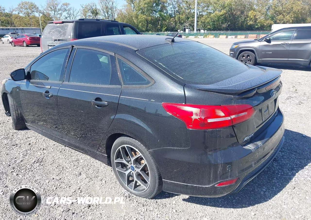 2015 Ford Focus Se VIN:1FADP3F2XFL321984 - 3