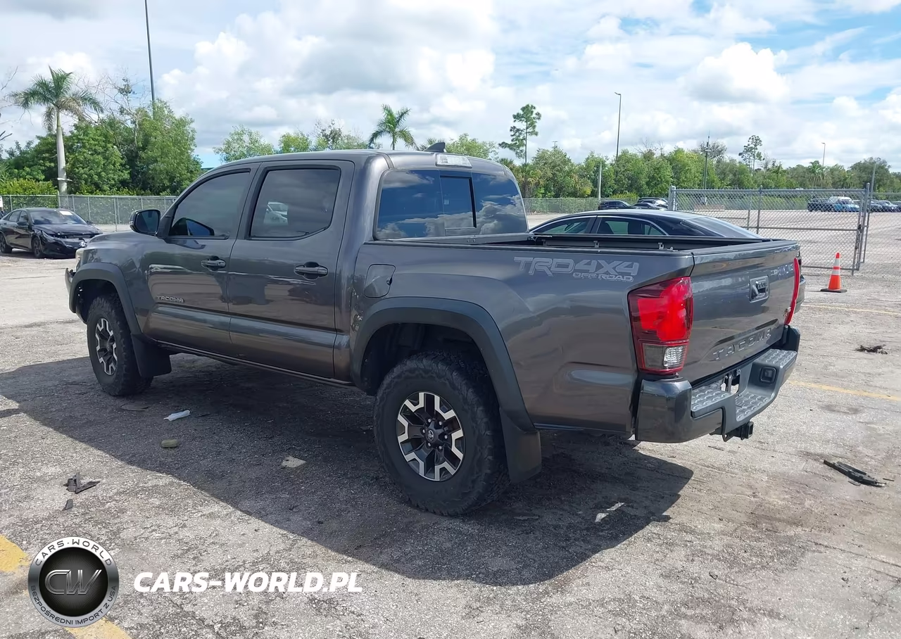 2018 Toyota Tacoma Trd Off Road VIN:5TFCZ5AN1JX162349 - 3