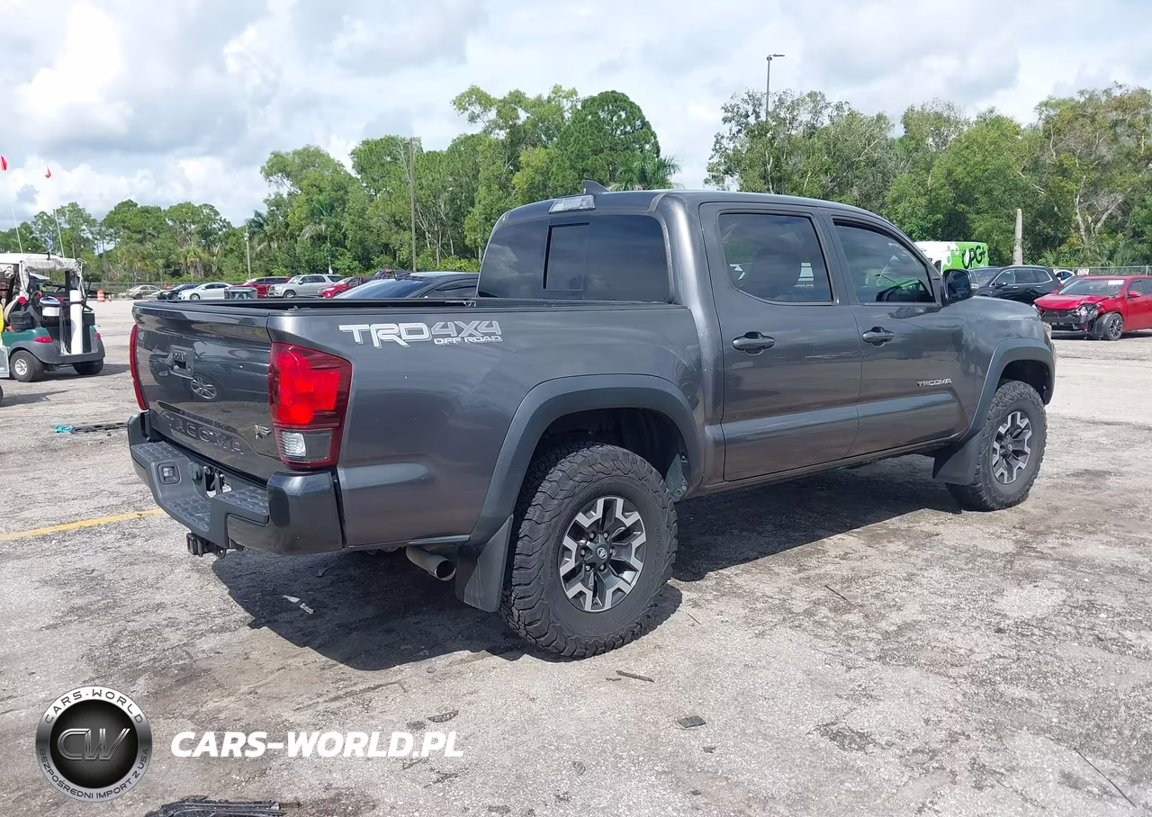 2018 Toyota Tacoma Trd Off Road VIN:5TFCZ5AN1JX162349 - 4
