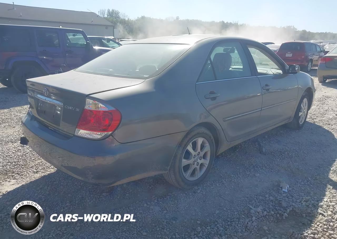 2005 Toyota Camry Xle VIN:4T1BE32K65U628537 - 4