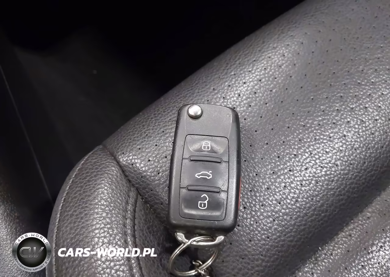 2017 Volkswagen Tiguan 2.0T Wolfsburg Edition VIN:WVGRV7AX1HK041049 - 11