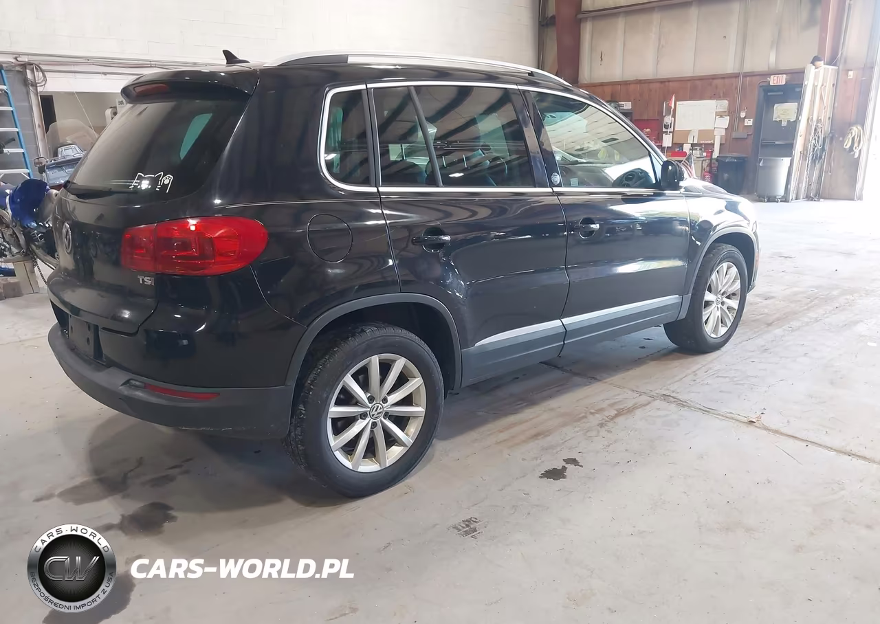 2017 Volkswagen Tiguan 2.0T Wolfsburg Edition VIN:WVGRV7AX1HK041049 - 4