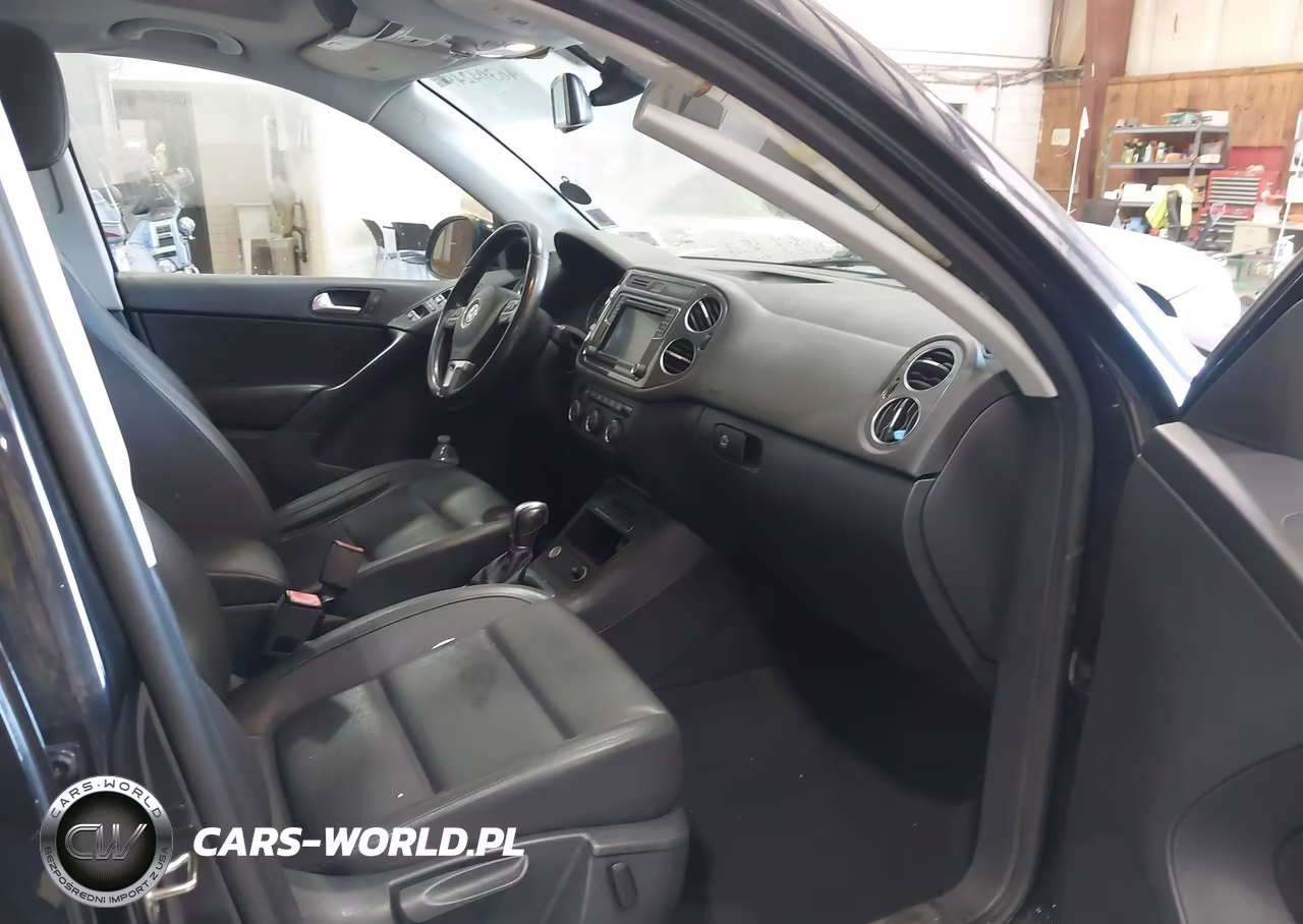 2017 Volkswagen Tiguan 2.0T Wolfsburg Edition VIN:WVGRV7AX1HK041049 - 5
