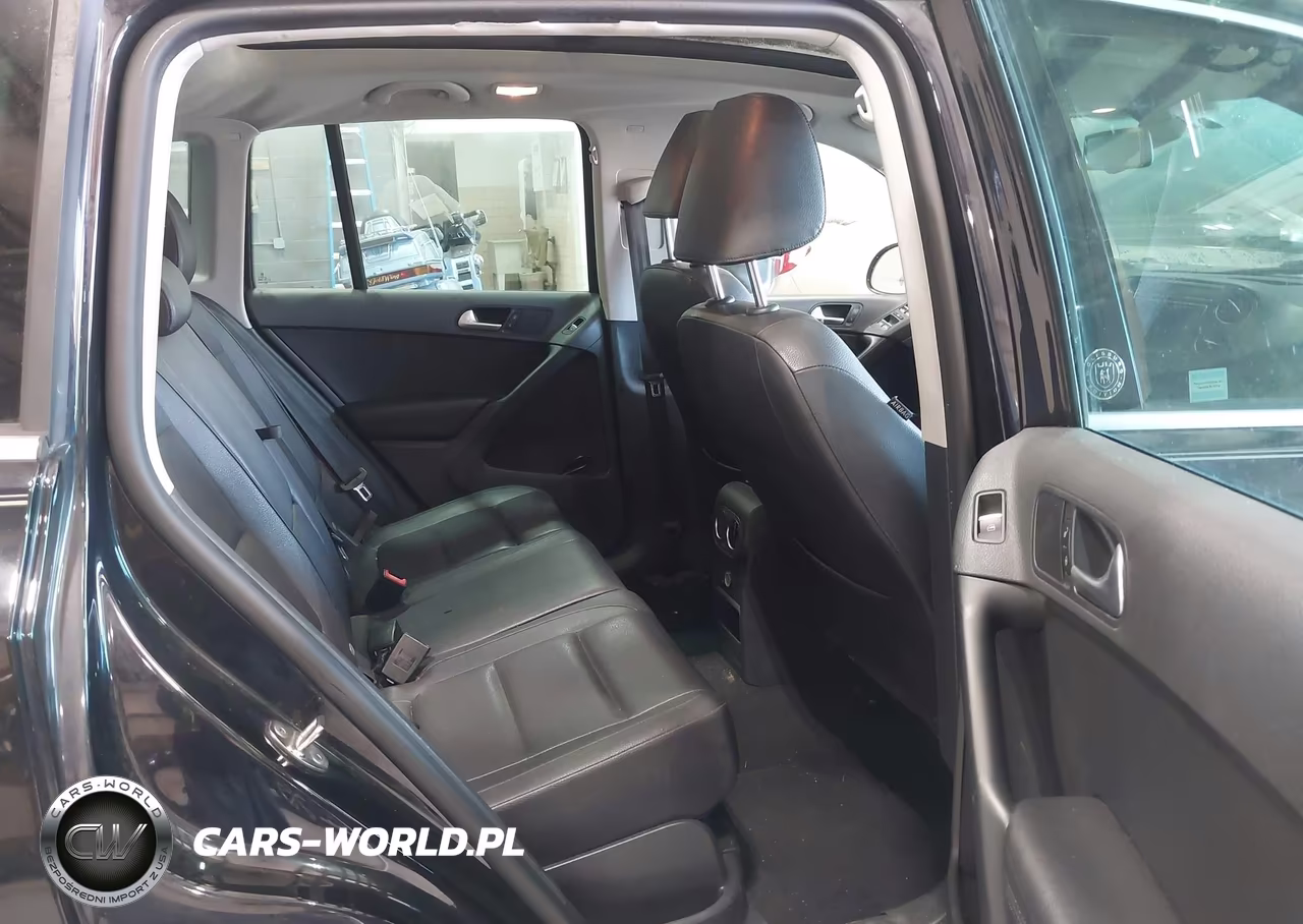 2017 Volkswagen Tiguan 2.0T Wolfsburg Edition VIN:WVGRV7AX1HK041049 - 8