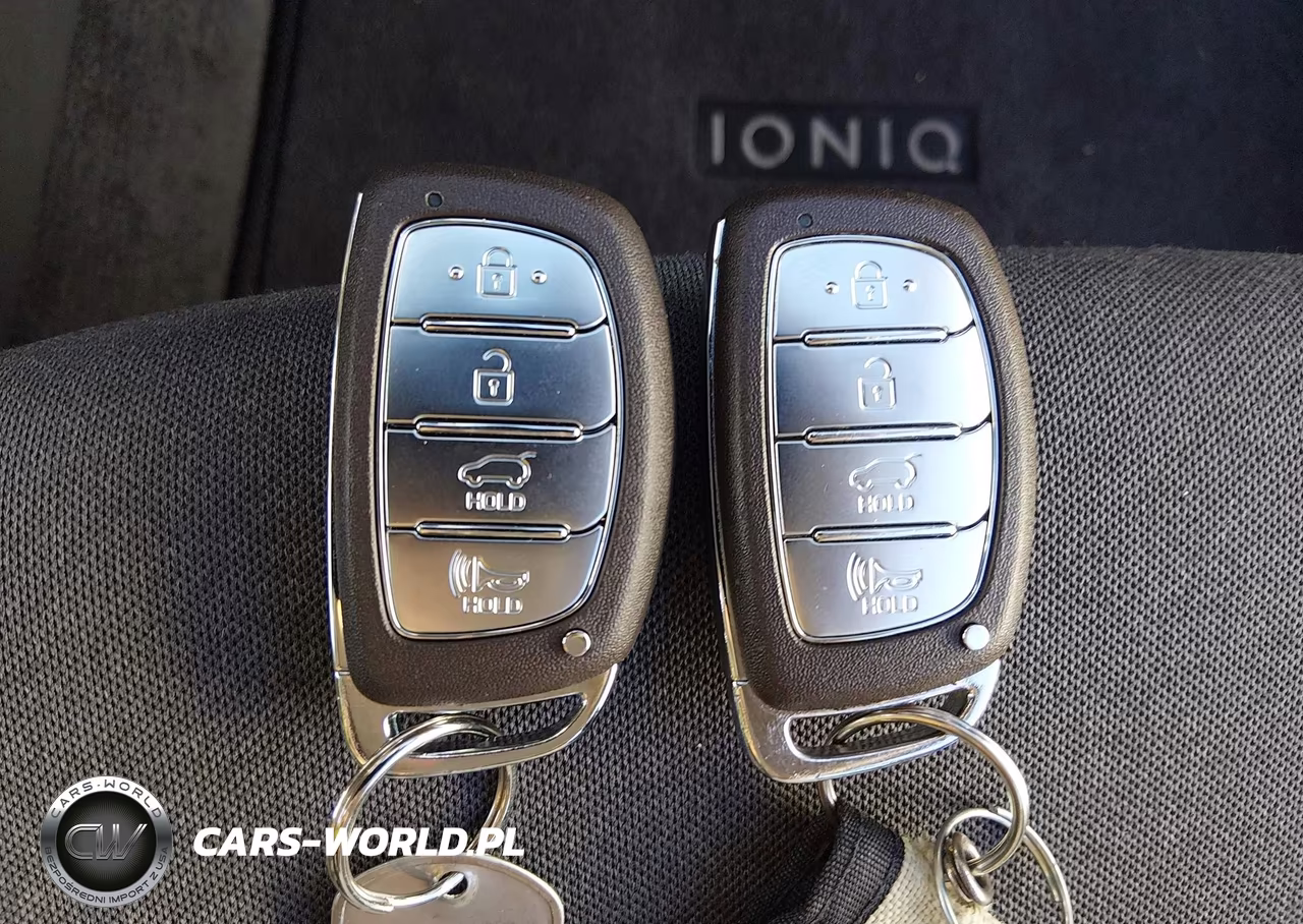 2020 Hyundai Ioniq Hybrid Blue VIN:KMHC65LC8LU220381 - 11
