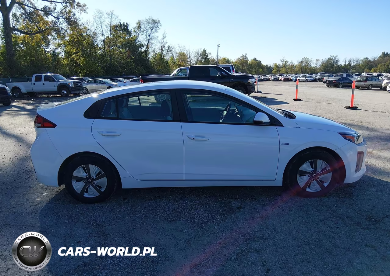 2020 Hyundai Ioniq Hybrid Blue VIN:KMHC65LC8LU220381 - 16