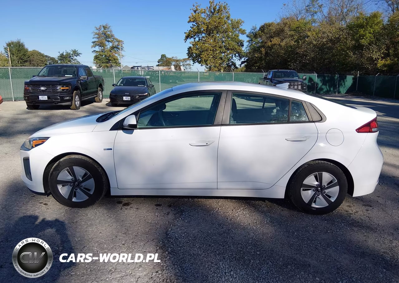 2020 Hyundai Ioniq Hybrid Blue VIN:KMHC65LC8LU220381 - 17