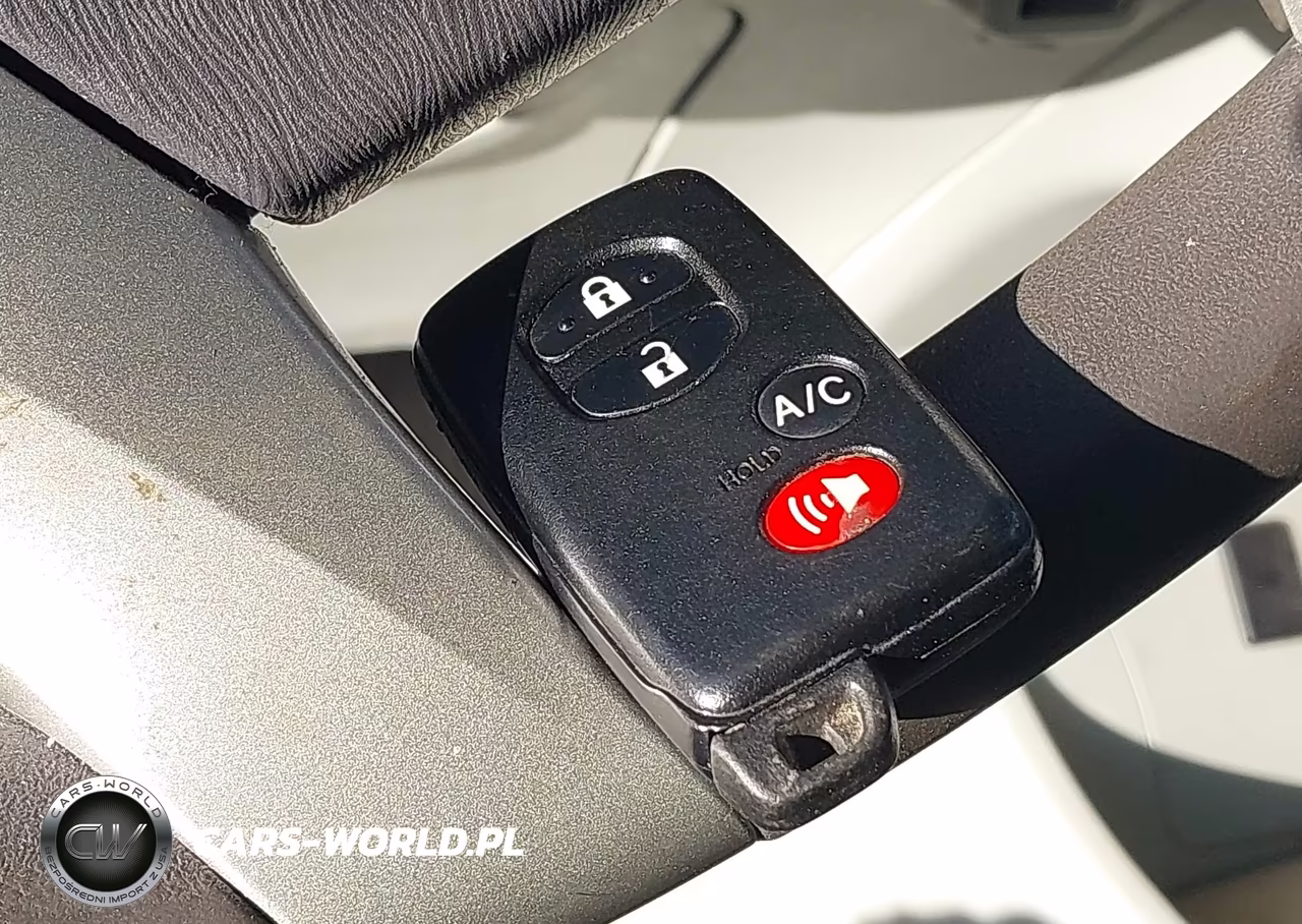 2011 Toyota Prius Three VIN:JTDKN3DU6B5340364 - 11