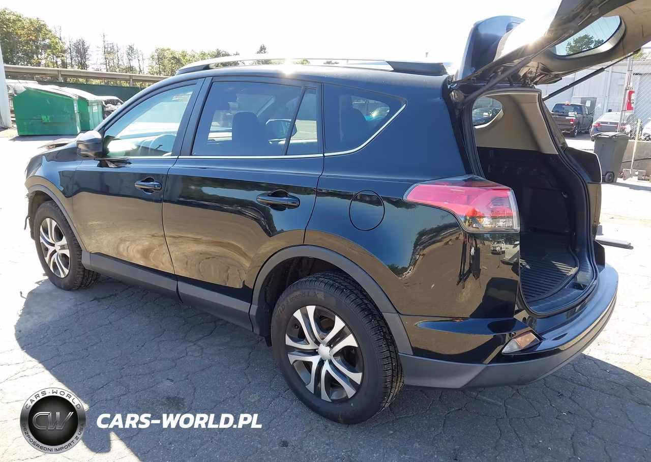 2018 Toyota Rav4 Le VIN:2T3BFREV3JW738517 - 3