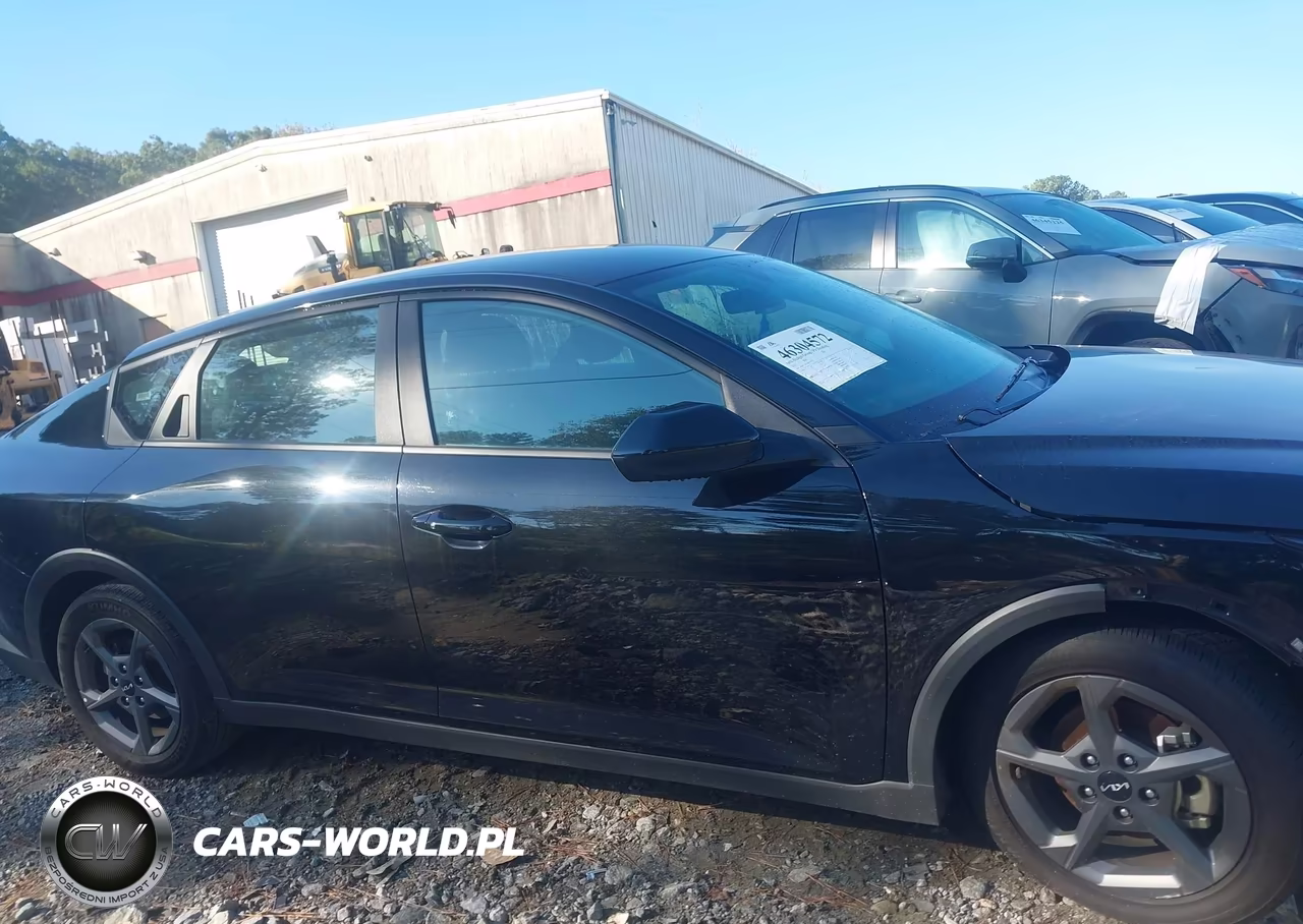 2025 Kia K4 Lxs VIN:3KPFT4DE1SE021772 - 13
