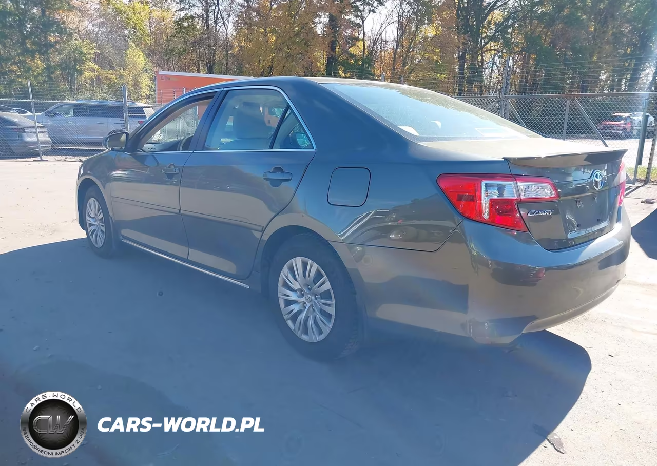 2014 Toyota Camry Le VIN:4T4BF1FKXER339940 - 3