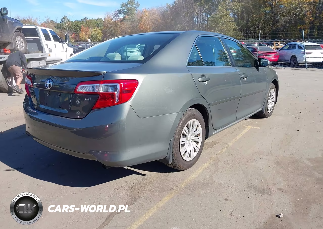 2014 Toyota Camry Le VIN:4T4BF1FKXER339940 - 4