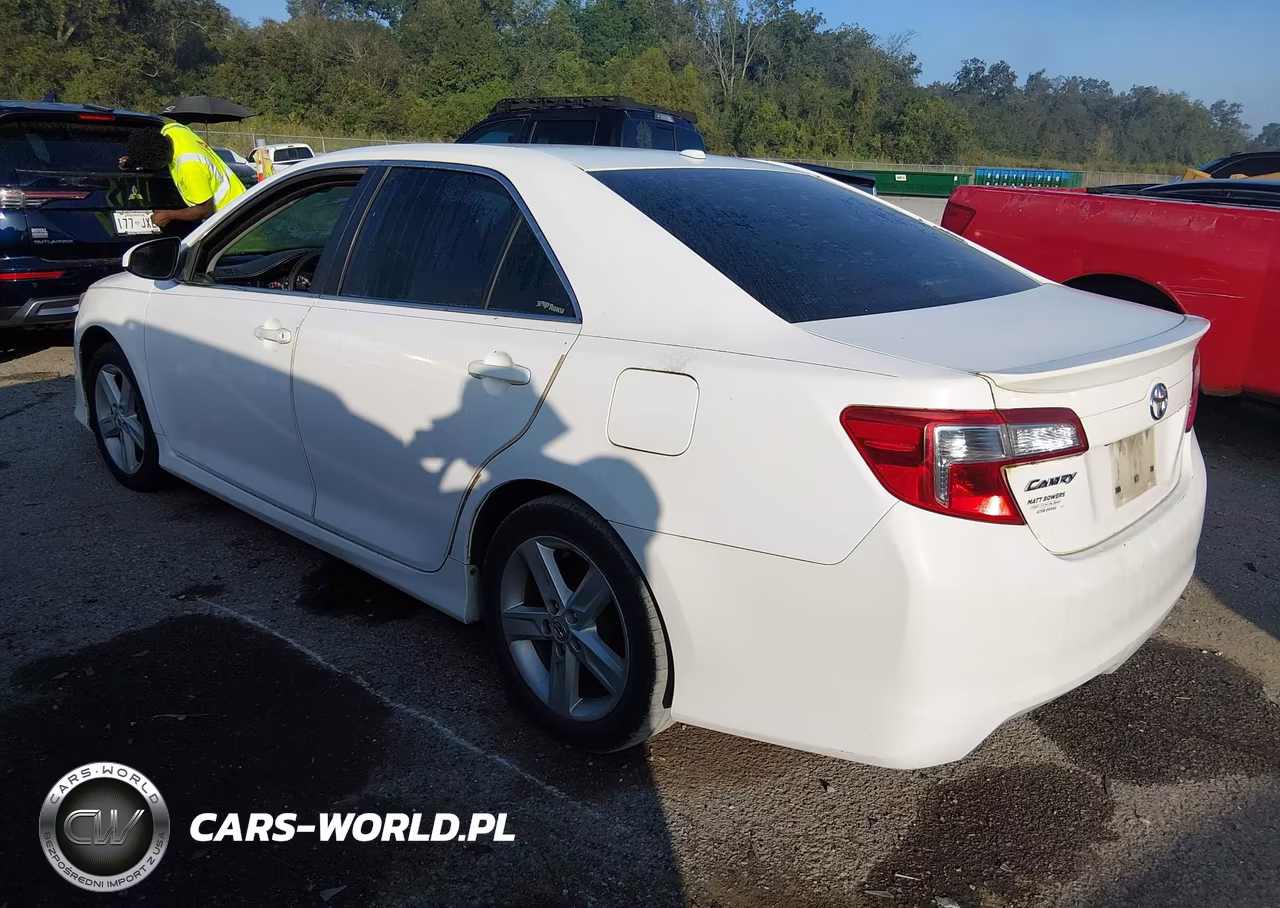 2014 Toyota Camry Se VIN:4T1BF1FK5EU852233 - 3
