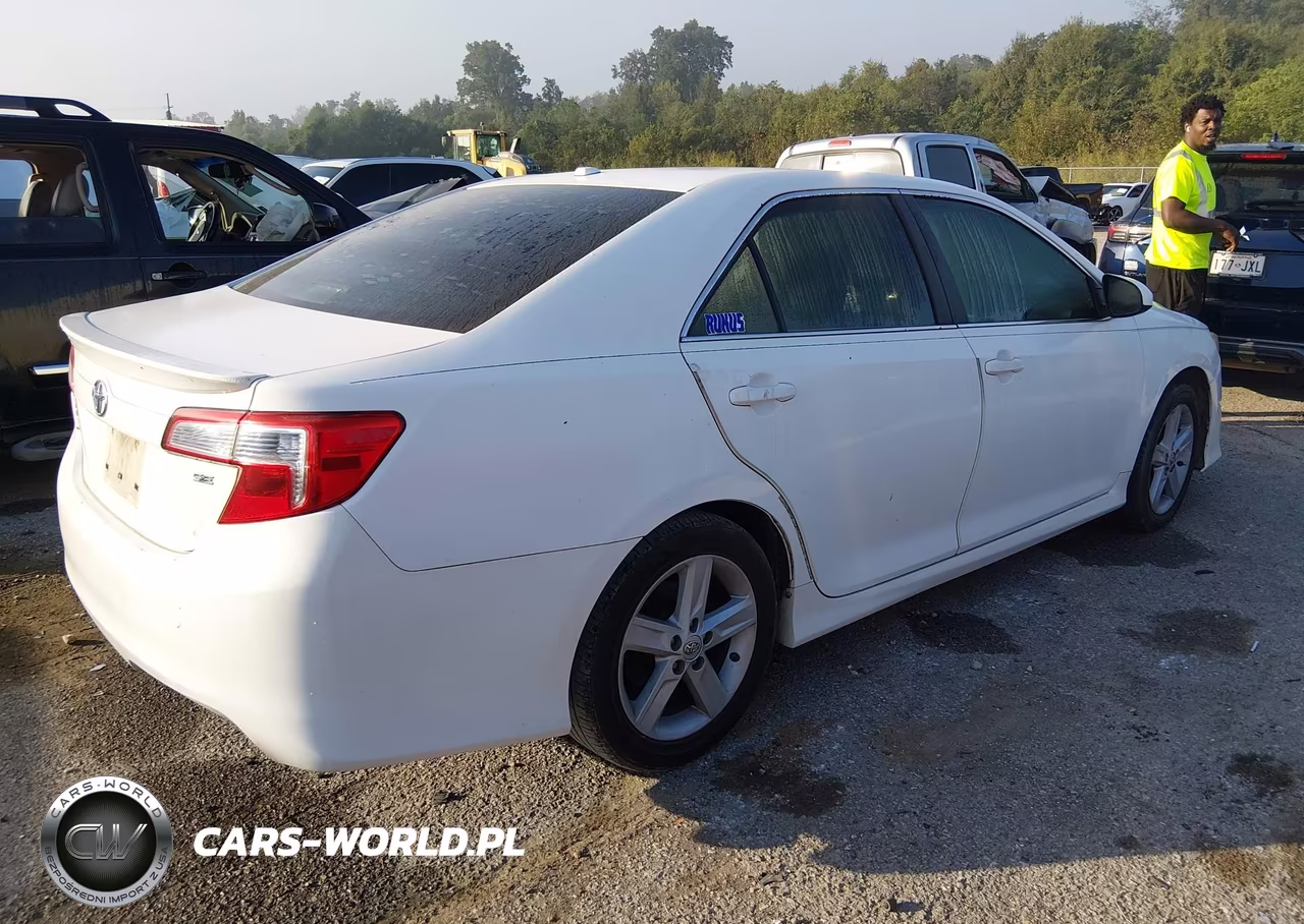 2014 Toyota Camry Se VIN:4T1BF1FK5EU852233 - 4