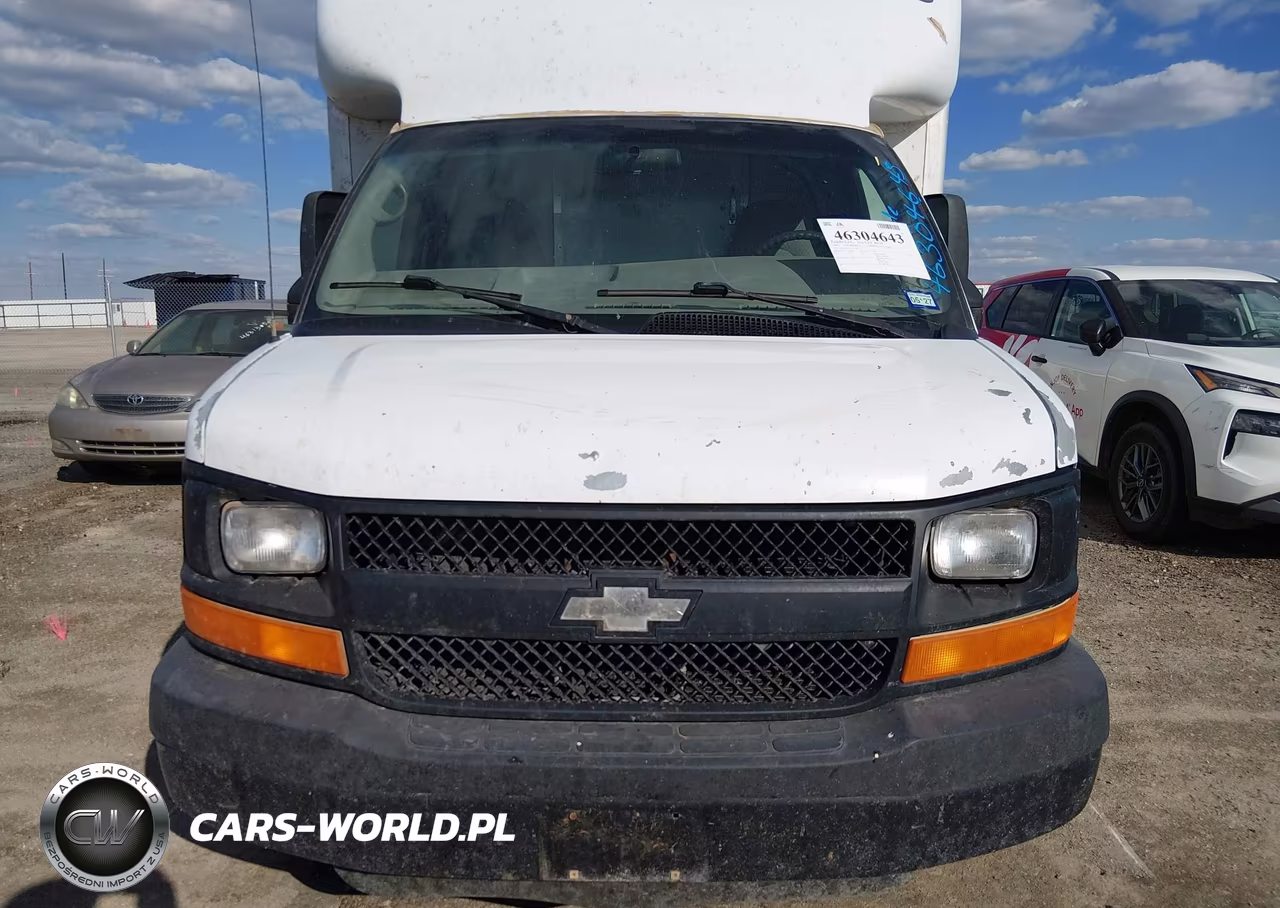 2007 Chevrolet Express Cutaway Work Van VIN:1GBJG31U471139981 - 12
