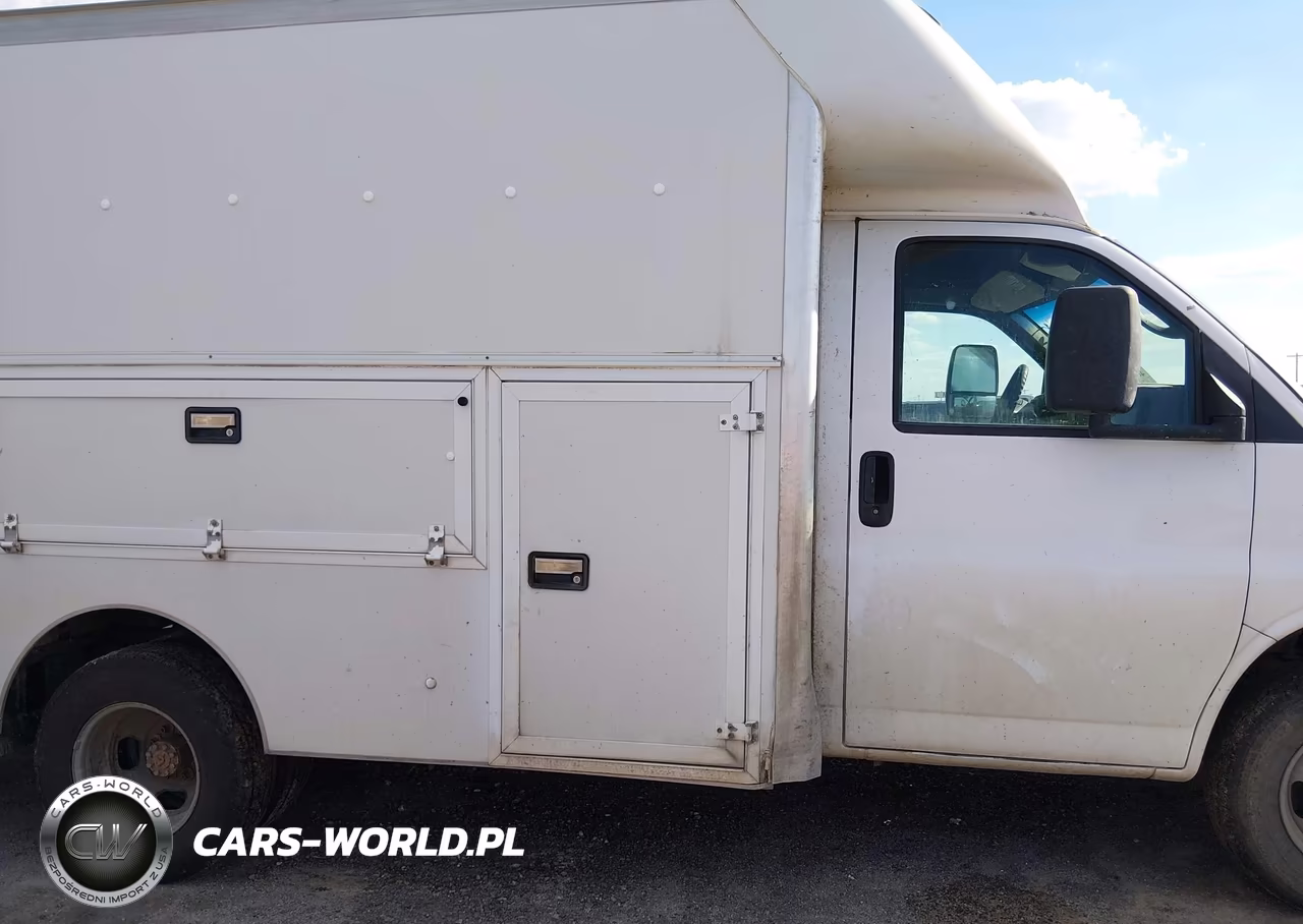 2007 Chevrolet Express Cutaway Work Van VIN:1GBJG31U471139981 - 13