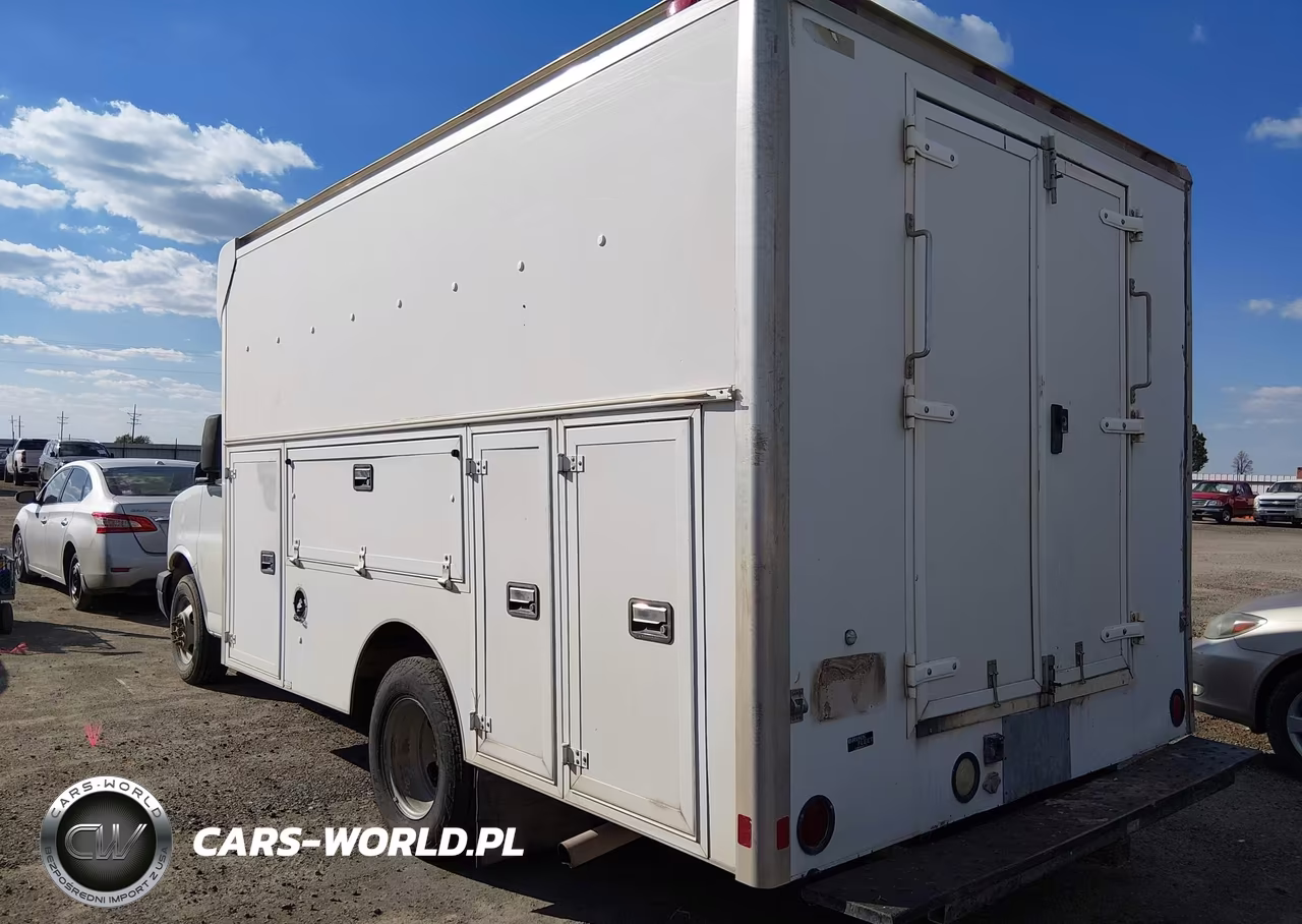 2007 Chevrolet Express Cutaway Work Van VIN:1GBJG31U471139981 - 3