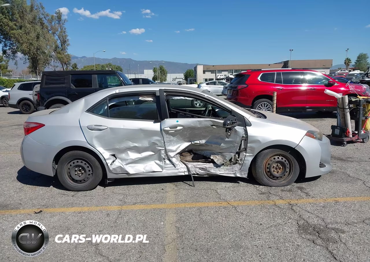 2018 Toyota Corolla Le VIN:2T1BURHE4JC086406 - 13