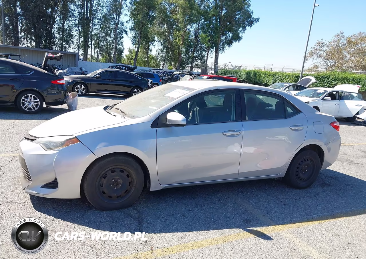 2018 Toyota Corolla Le VIN:2T1BURHE4JC086406 - 14