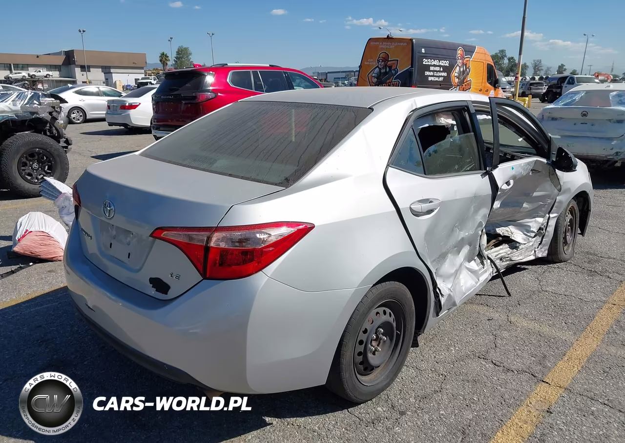 2018 Toyota Corolla Le VIN:2T1BURHE4JC086406 - 4