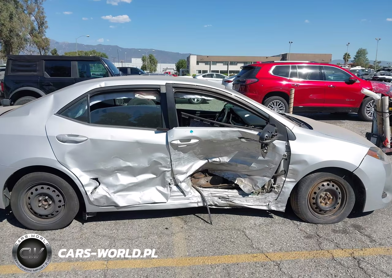2018 Toyota Corolla Le VIN:2T1BURHE4JC086406 - 6