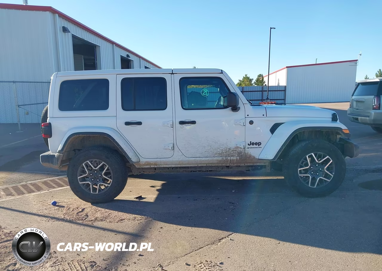 2025 Jeep Wrangler 4-Door Sahara 4X4 VIN:1C4PJXEN6SW592366 - 13