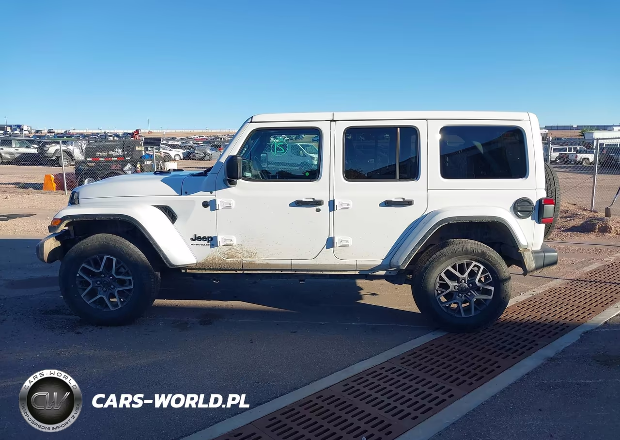 2025 Jeep Wrangler 4-Door Sahara 4X4 VIN:1C4PJXEN6SW592366 - 14