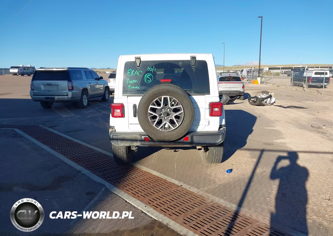 2025 Jeep Wrangler 4-Door Sahara 4X4 VIN:1C4PJXEN6SW592366 - 16
