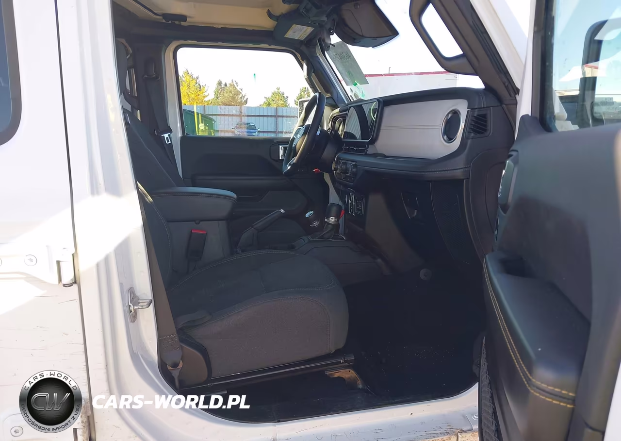 2025 Jeep Wrangler 4-Door Sahara 4X4 VIN:1C4PJXEN6SW592366 - 5