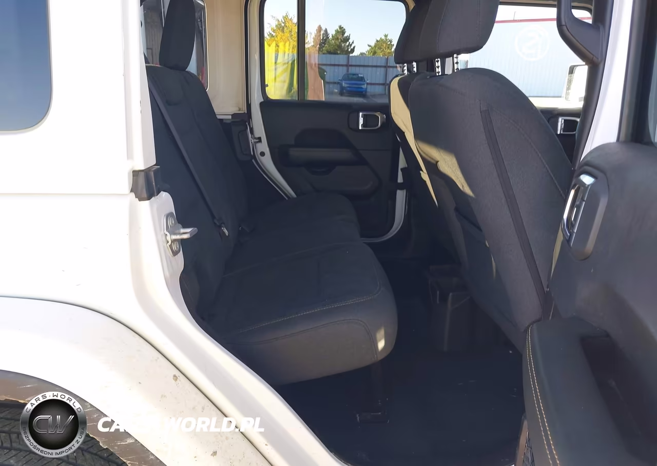 2025 Jeep Wrangler 4-Door Sahara 4X4 VIN:1C4PJXEN6SW592366 - 8