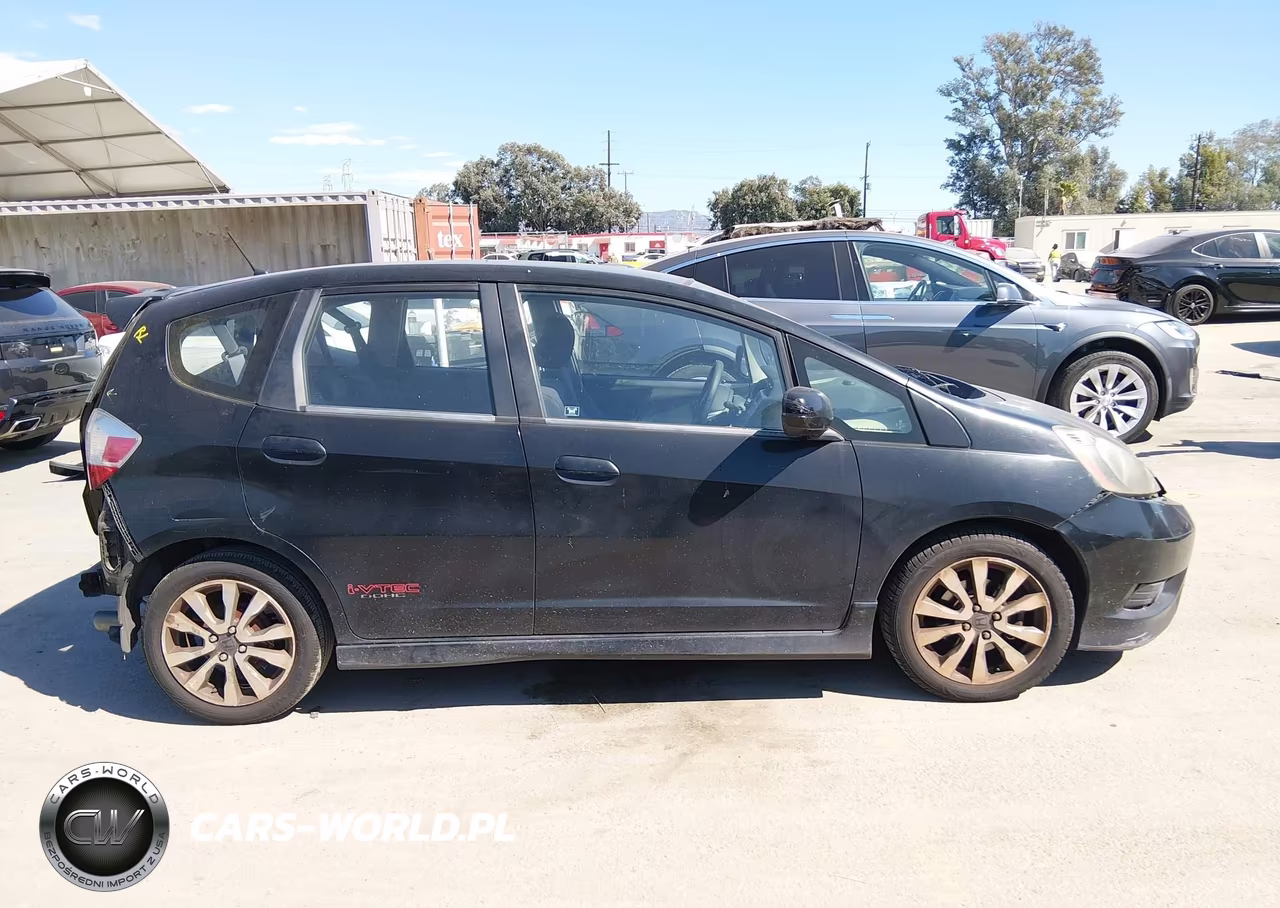 2013 Honda Fit Sport VIN:JHMGE8H53DC042843 - 14