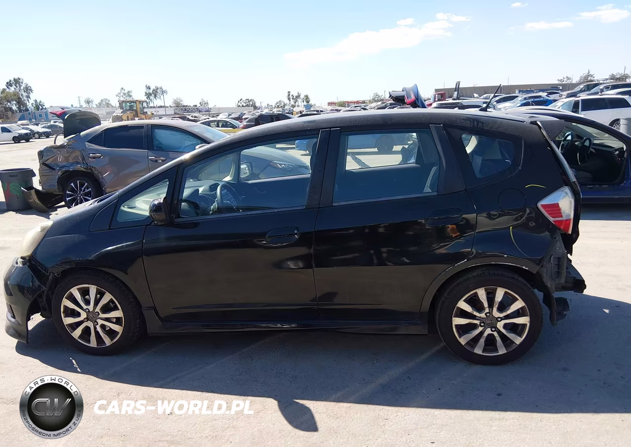 2013 Honda Fit Sport VIN:JHMGE8H53DC042843 - 15
